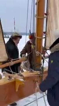 Endlich Winter! Mit 70 Sachen übers Eis... #eissegeln  #sailing