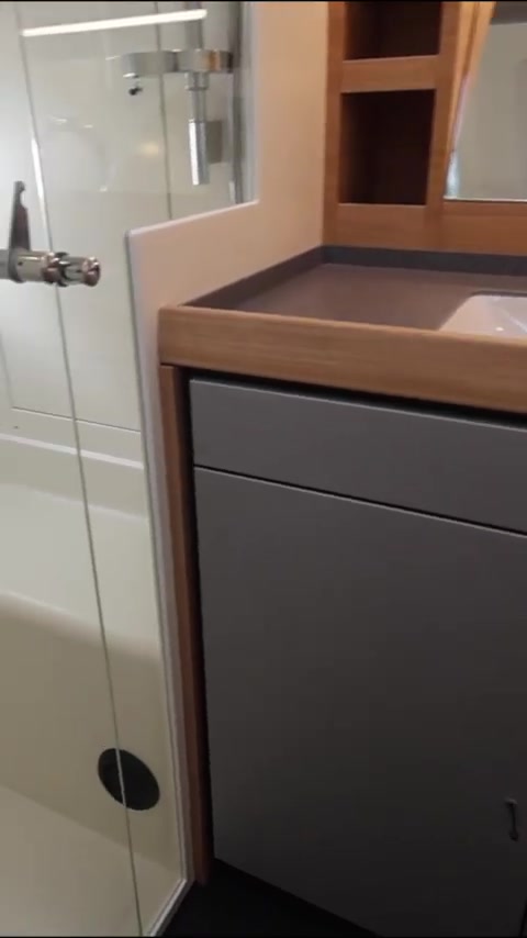 Gemütlich? Wohnen auf dem Alu-Explorer Pure 42 #sailing