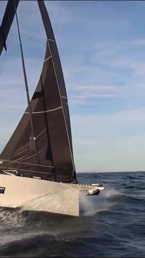 Welches Konzept ist bei Langfahrtyachten beliebt? Pure 42 unter Deck #sailing