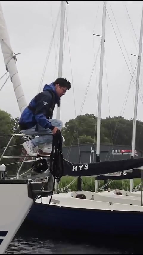 Anlegen mit Bug voran? Nicht immer die beste Methode...  #sailing #mooring