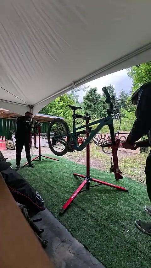 Eine kleine Kostprobe von den ersten Testfahrten mit RockShox’ neuer Enduro-Gabel ZEB!