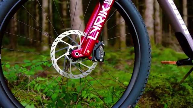 Propain Hugene V3: Ist weniger mehr? Neues Trail-Bike mit Spaßgarantie!