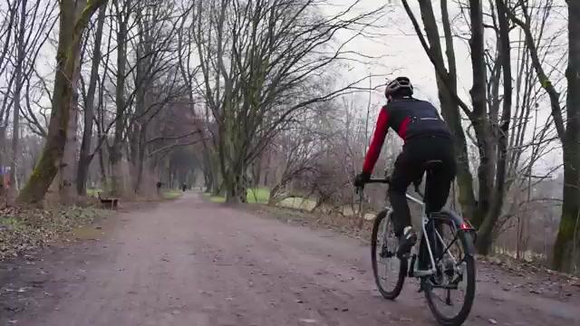 Cube Nuroad FE - das perfekte Rad zum Pendeln? | Testsieger Gravelbikes mit Vollaustattung
