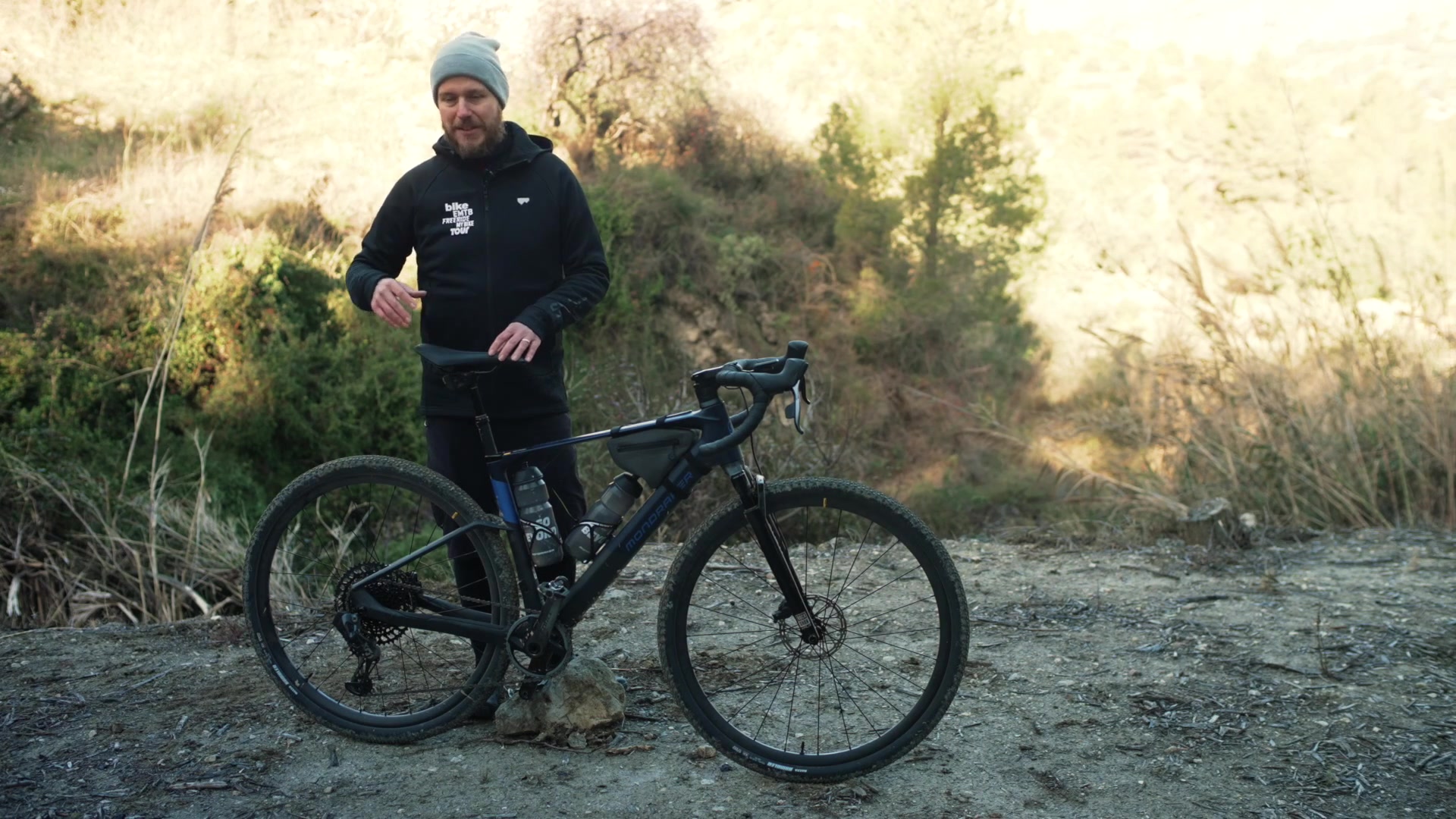 Mondraker Dusty: E-Gravelbike mit Mahle-Motor und MTB-Geometrie