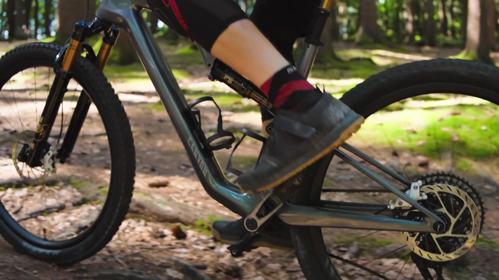 Canyon Lux Trail CF 2027 im Test: Bezahlbares Trailbike ab 12,1 kg