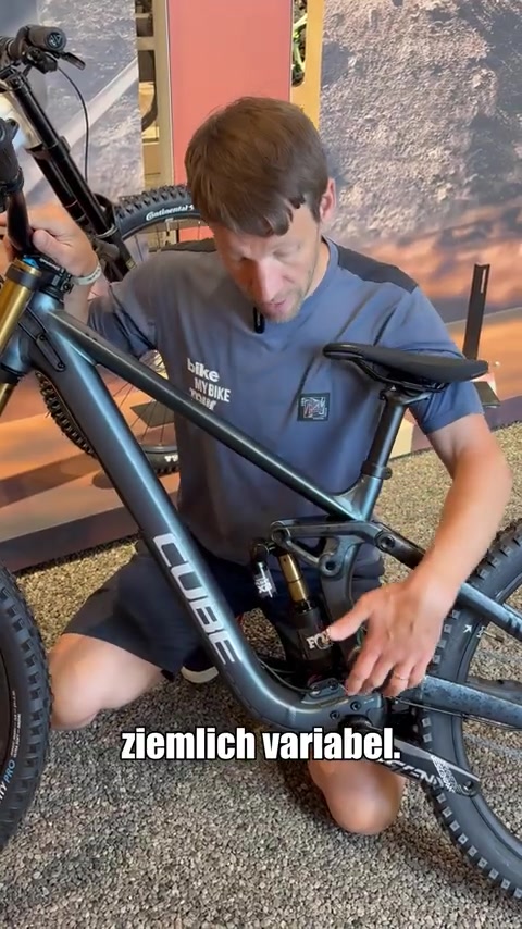 Alu-Downhiller mit High-Pivot Heck!