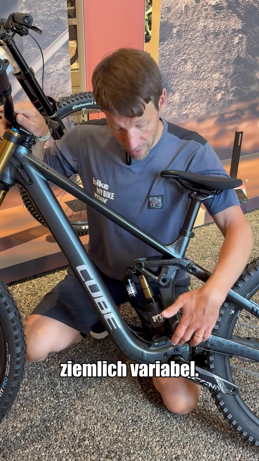 Alu-Downhiller mit High-Pivot Heck!
