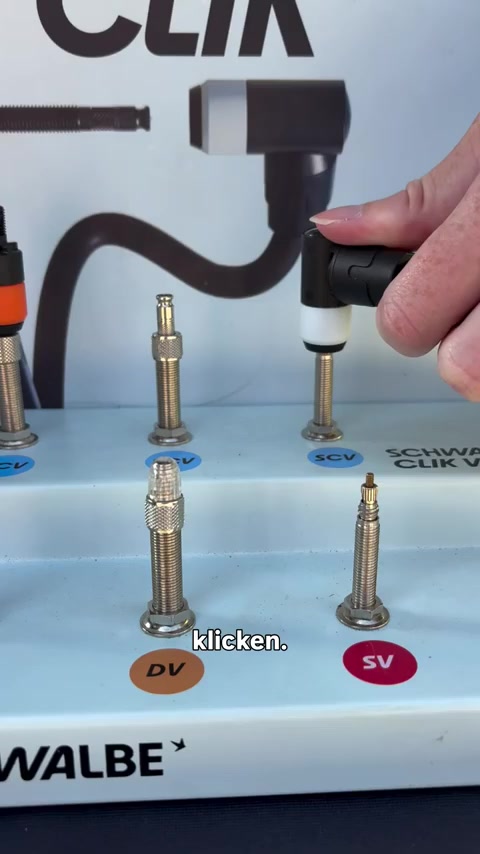 Schwalbe hat ein neues Ventil ins Rennen geworfen. Und SKS hat die passenden Pumpenaufsätze dafür.