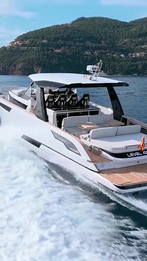 Neuheit aus Spanien: Level 43 ST mit spannenden Ideen #boating