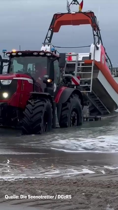 Die Seenotretter - mit 425 PS und Jetantrieb zum Einsatz