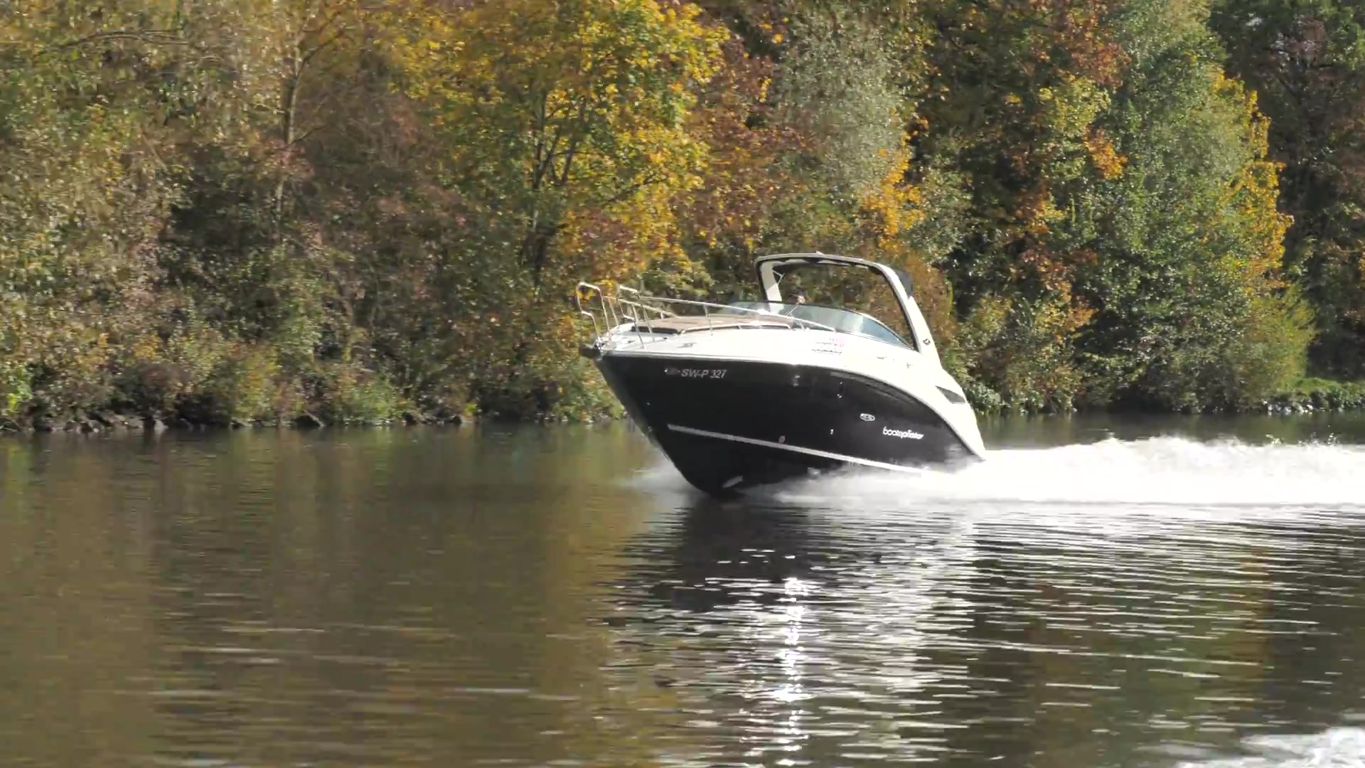 BOOTE TV - SEA RAY 265 Sundancer überzeugt als sportlicher Cruiser