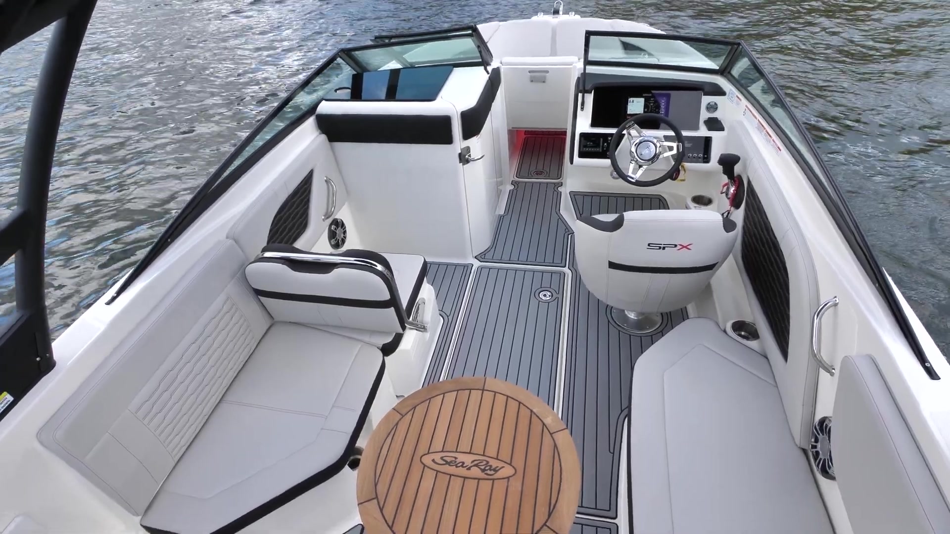 BOOTE TV - Sea Ray 230 SPXE – Ab durch die Welle