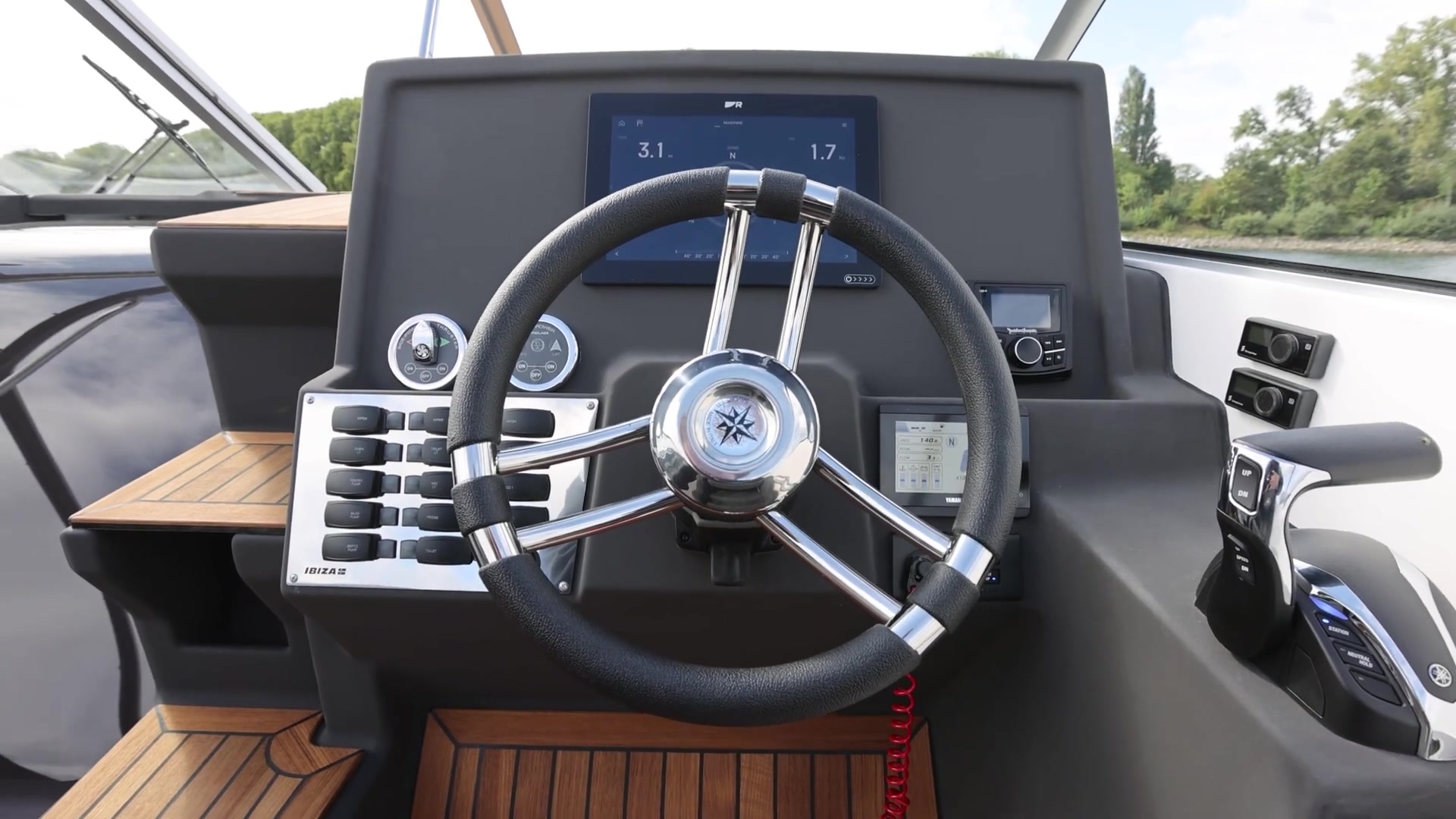 Boote TV - IBIZA 911 TOURING - Premium Daycruiser im Test