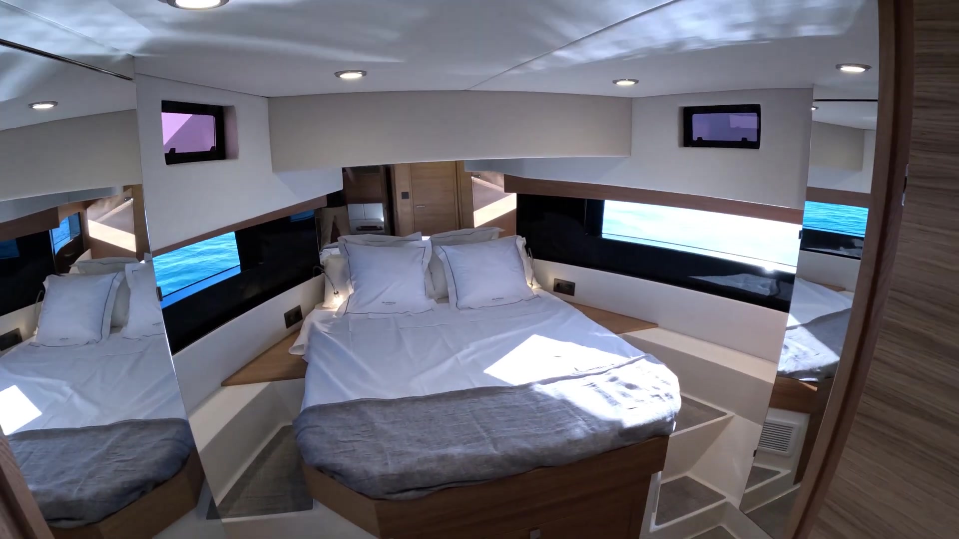 BOOTE TV - Neues Flaggschiff von De Antonio mit 2x 600PS  | D50 COUPE