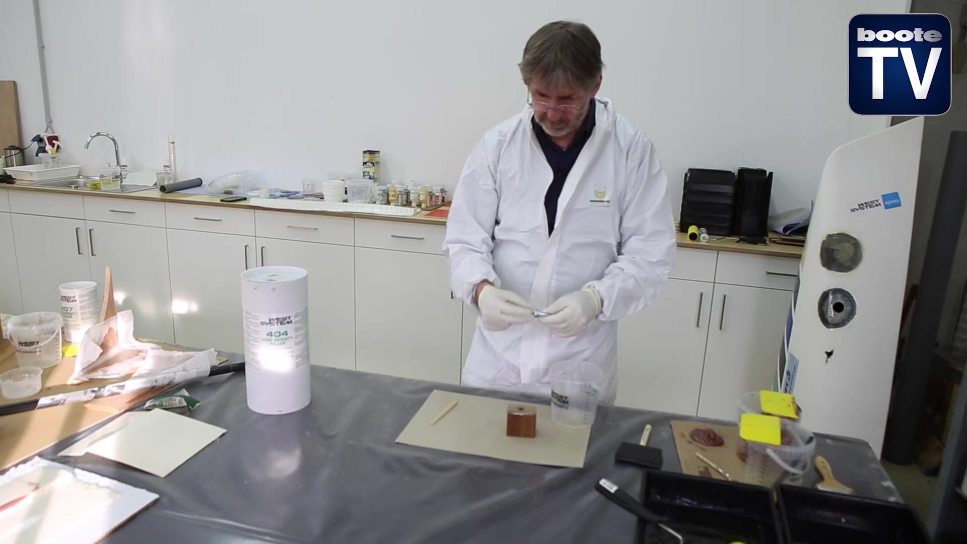 Epoxy-Guide #4: Spachteln und kleben von Beschlägen