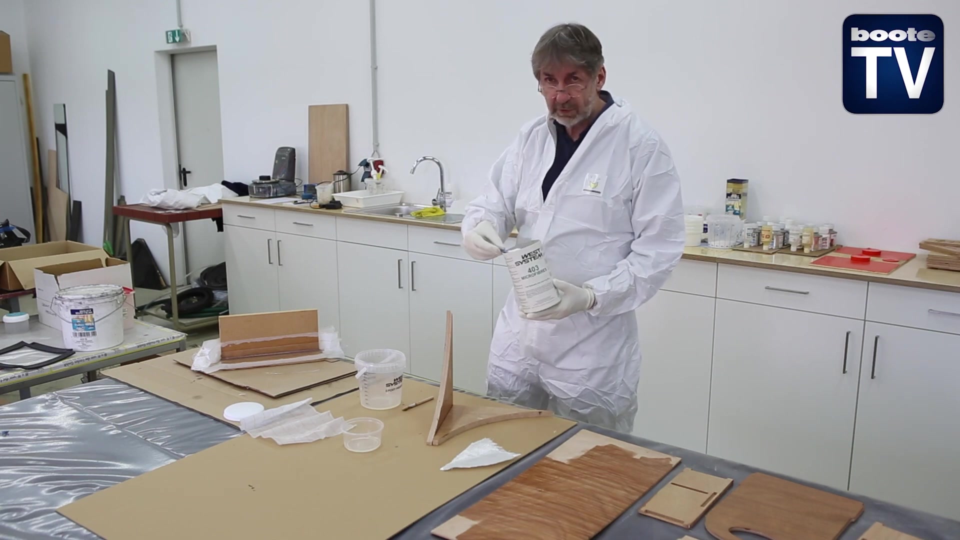 Epoxy-Guide #2: Hohlkehlen ziehen und laminieren