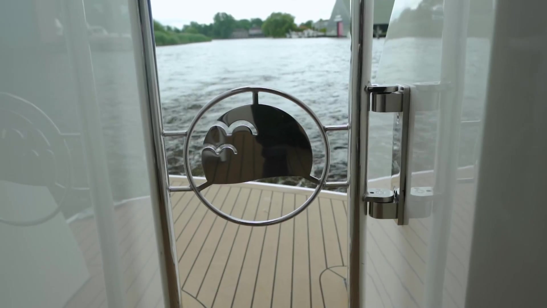 BOARNCRUISER1280 Elegance HYBRID - Mit der Kraft der zwei Herzen: Diesel & Elektro