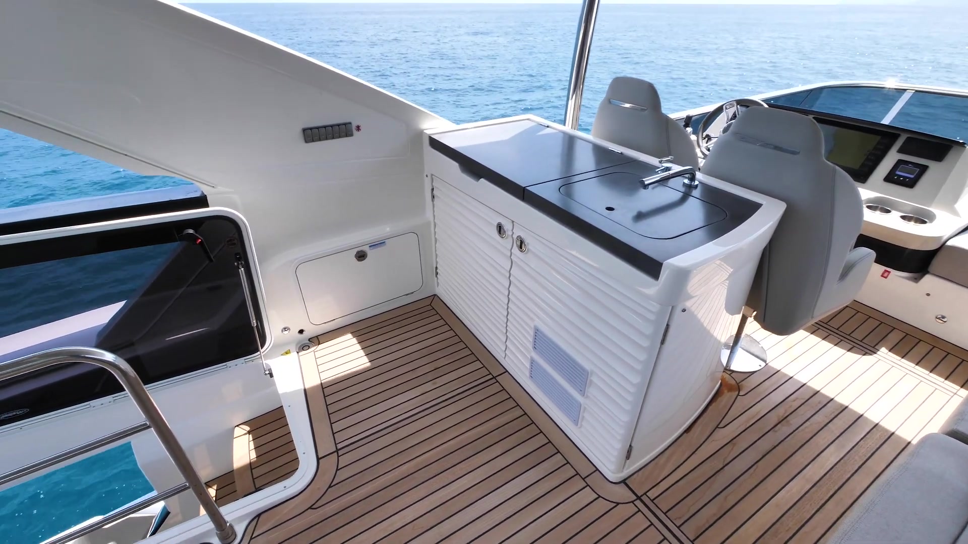Exklusives Raumschiff | ABSOLUTE 60 FLY