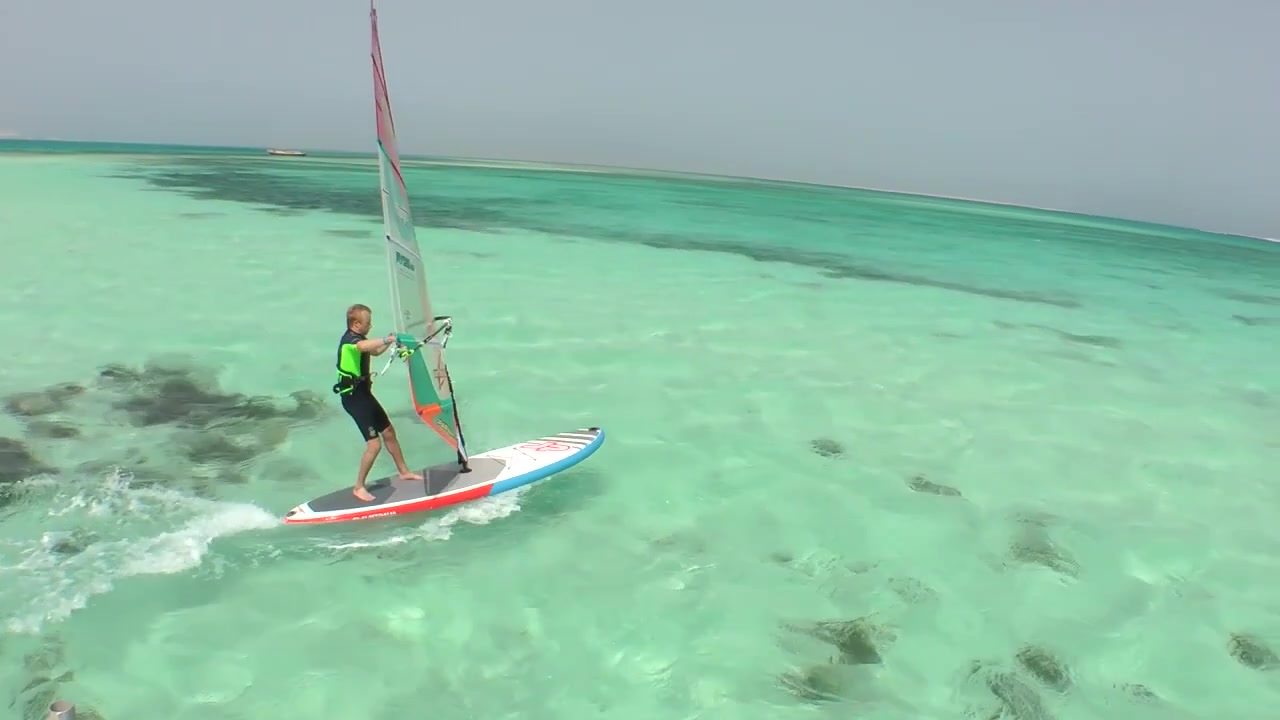 Windsurf-Manöver: Halse